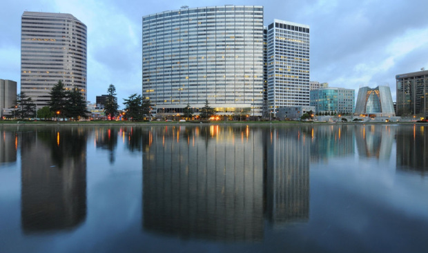 Downtown Oakland office tower is bought, PG&E leases
highrise for HQ 1