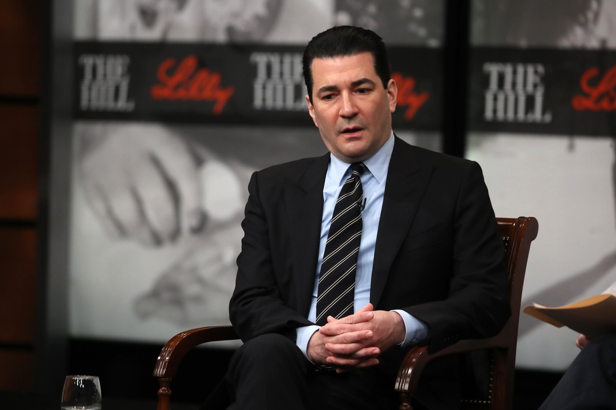 Ex-FDA chief warns of ‘dangerous tipping point’ in COVID-19
pandemic 1