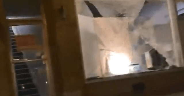WATCH: Rioters Smash Windows of Homes, Businesses in
Wisconsin Neighborhood 1