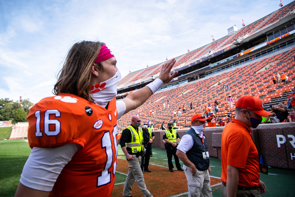 Trevor Lawrence to miss Clemson’s game versus Notre Dame due
to COVID-19 1