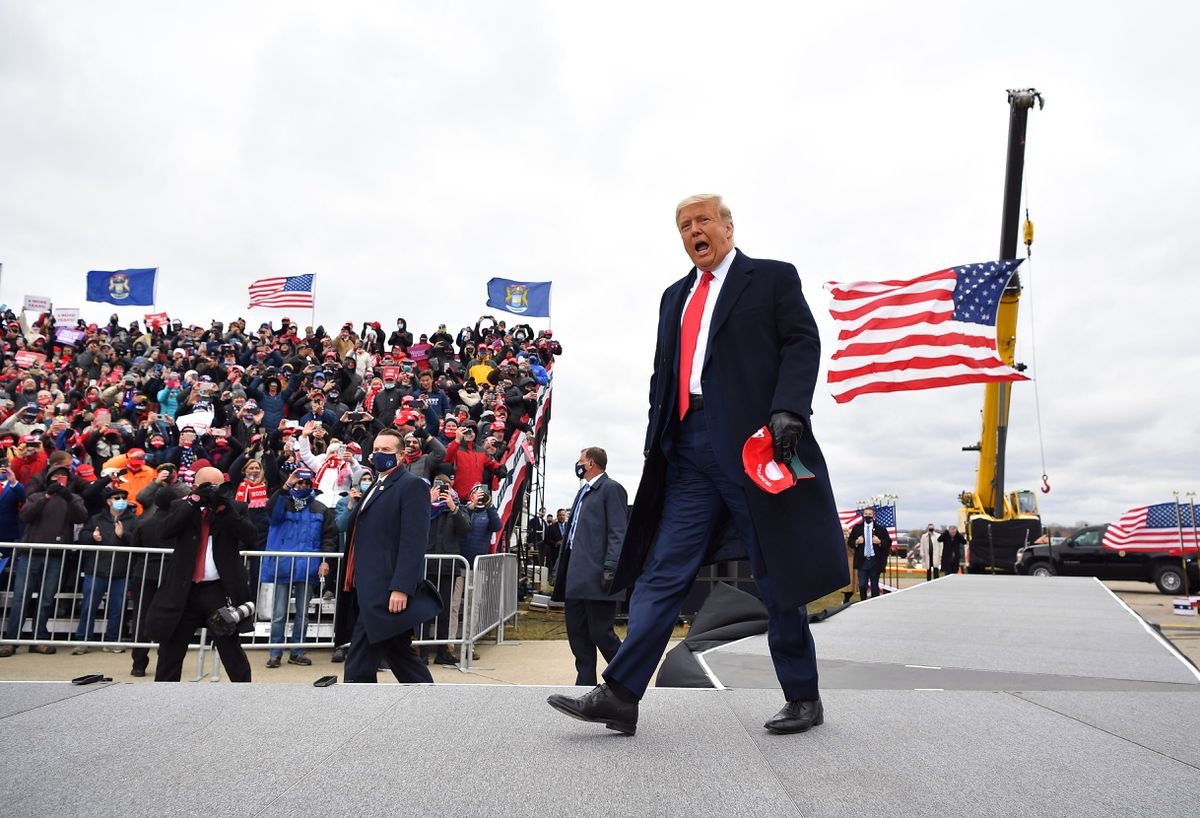 While on campaign trail, Trump says pandemic threat is
'nothing’; U.S. tops 9M coronavirus cases 1 While on campaign trail, Trump says pandemic threat is
'nothing’; U.S. tops 9M coronavirus cases 1