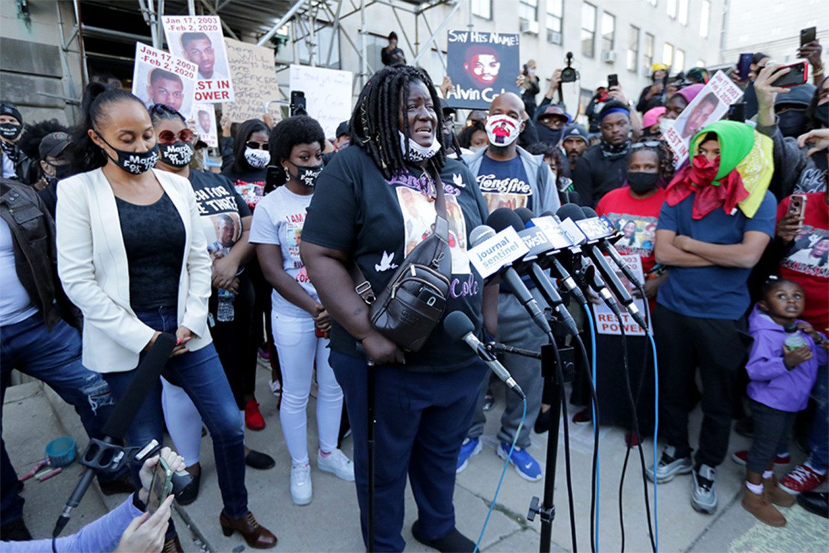 Family of teen killed by cop arrested during Wisconsin
protest 1