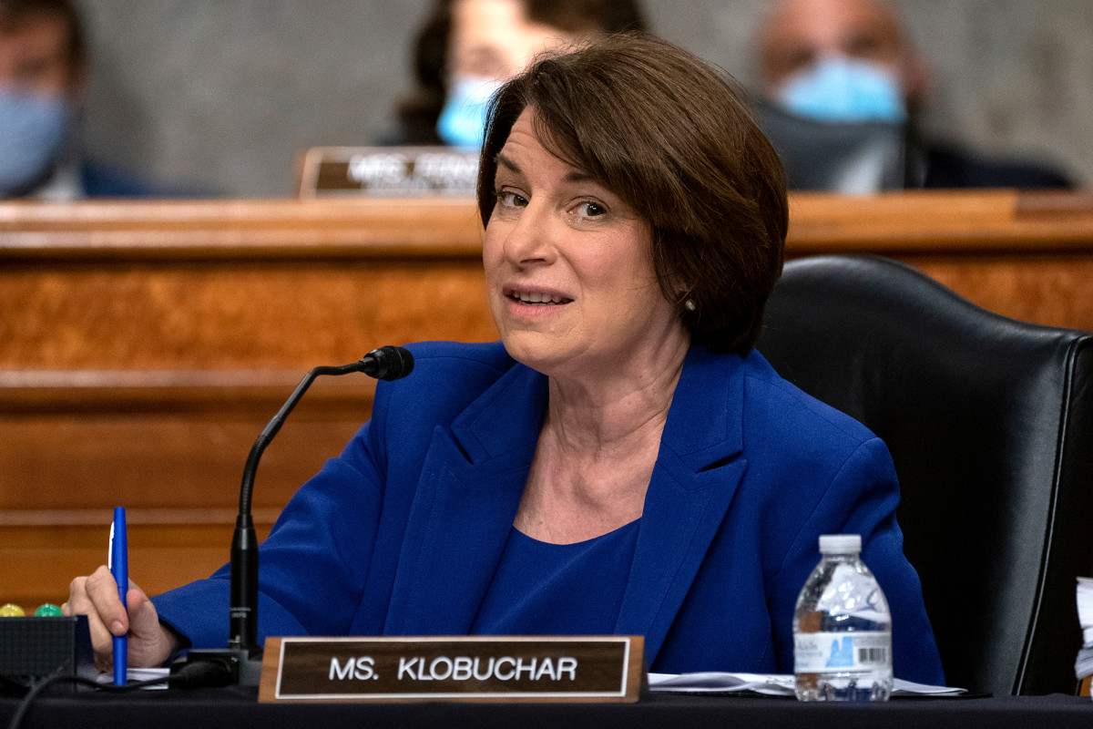 Senate Democrats demand delay in Amy Coney Barrett hearing
due to COVID-19 1