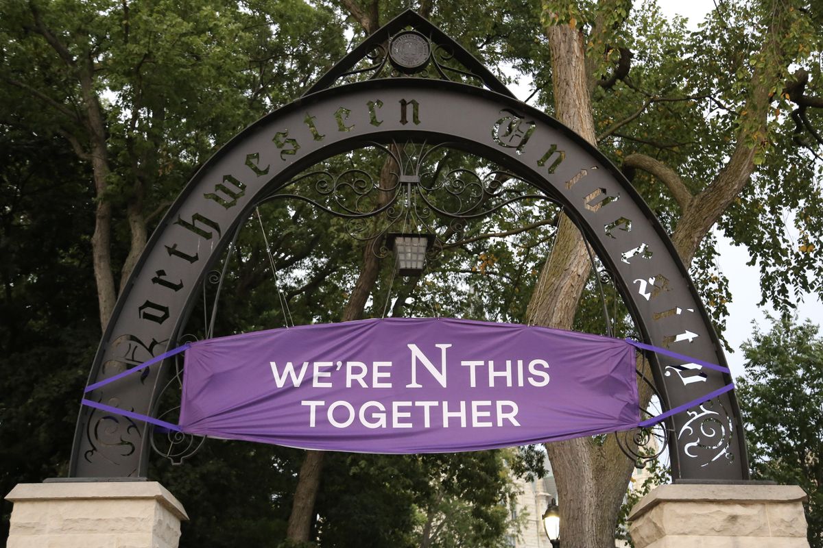 Northwestern’s Kellogg School goes remote for two weeks
after more than 50 students linked to multiple off-campus
gatherings and 4 catch COVID-19 1
