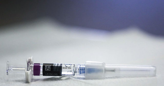 Donald Trump Teams with CVS and Walgreens to Send Free
Coronavirus Vaccines to Seniors 1