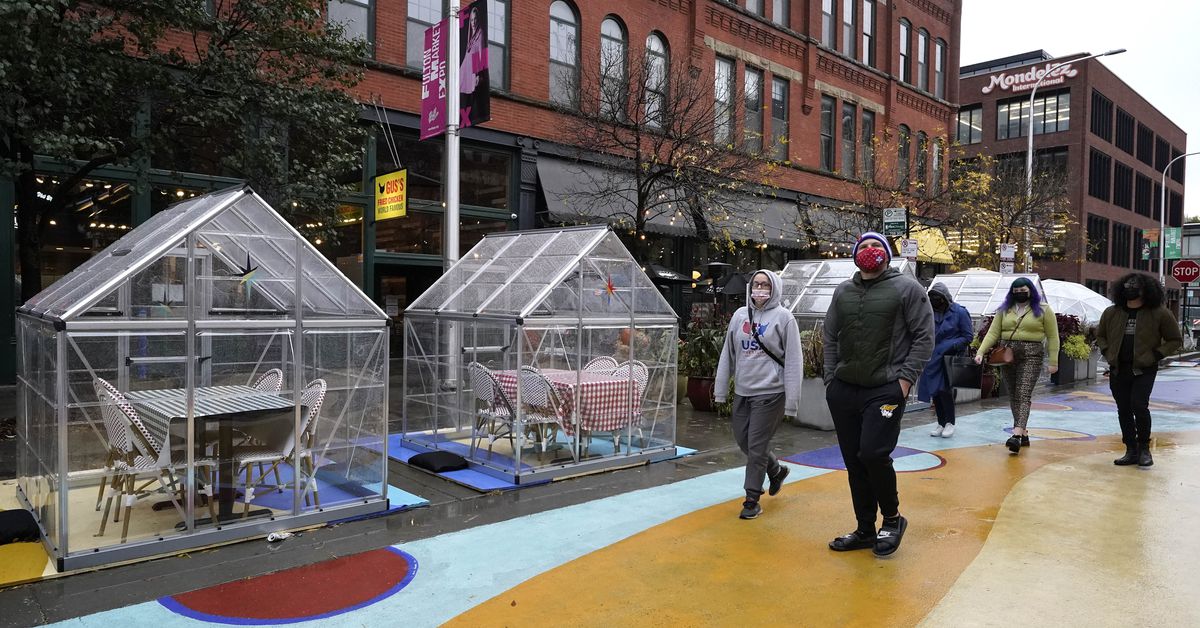 Chicago could face outdoor dining only — just as wintry
weather hits and COVID-19 hits harder 1