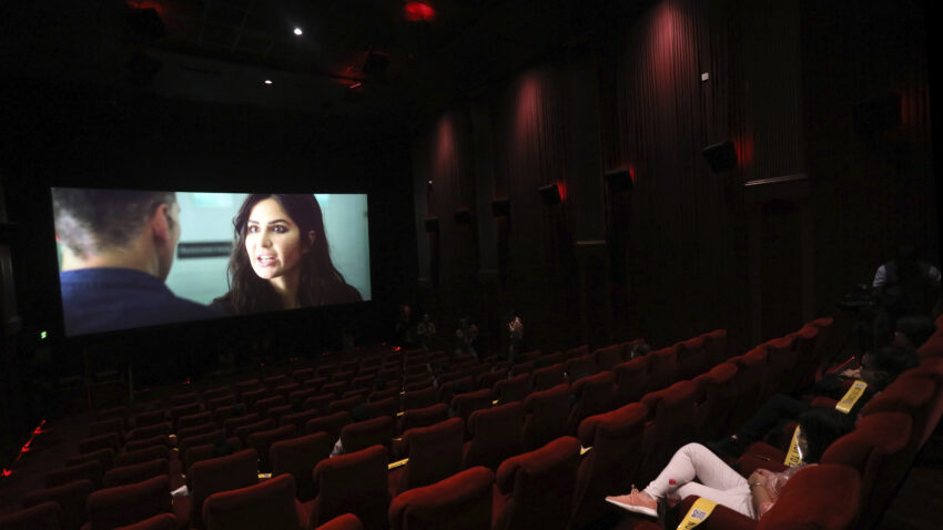 Cuomo: Movie theaters in NY can open Friday, with
limits 1
