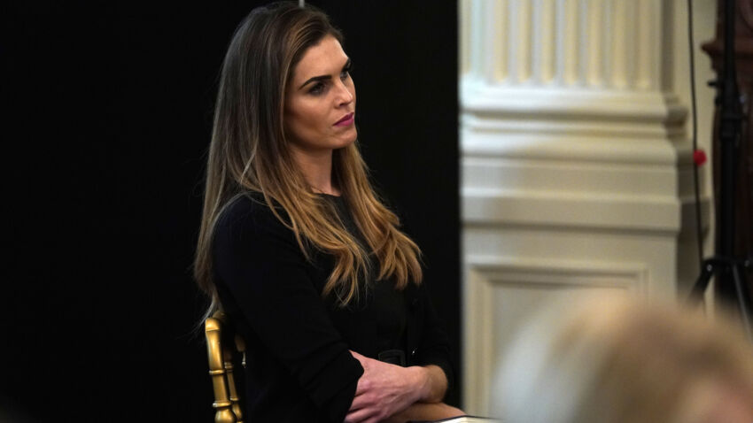 Trump, first lady awaiting results after top aide tests
positive for COVID-19 1
