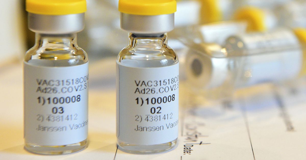 Scientists warn Americans expecting too much from first
COVID-19 vaccines 1