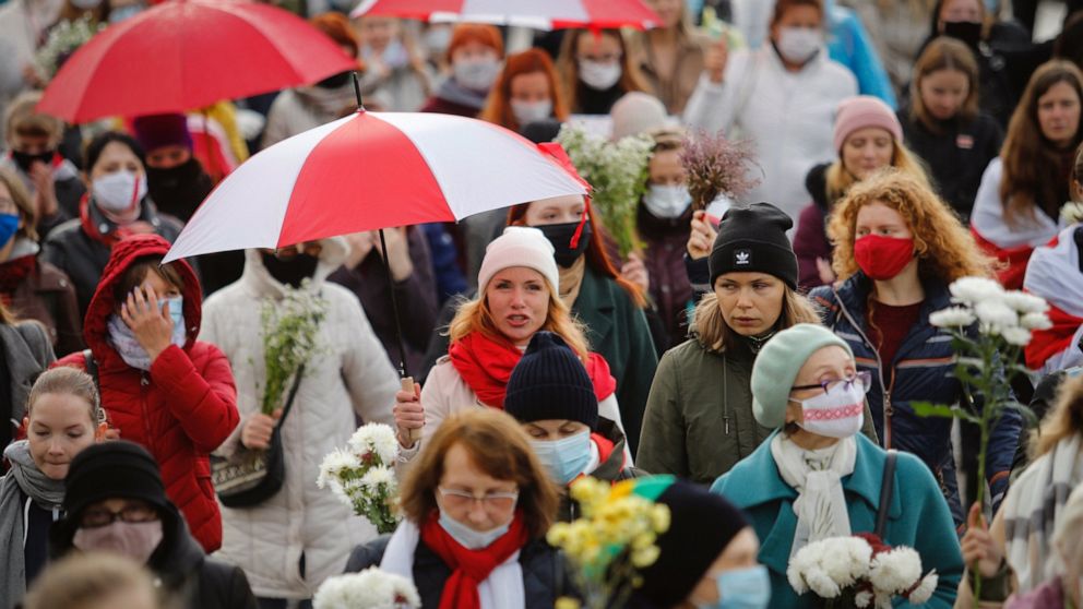 Belarus: Protesters keep up push for president's
resignation 1