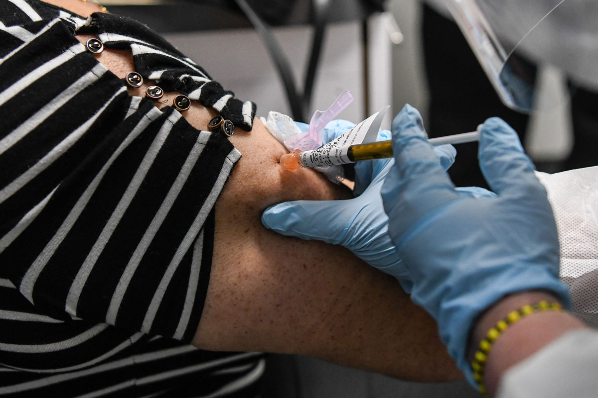 States have their Covid-19 vaccine plans filed — but no
money to pay for them 1