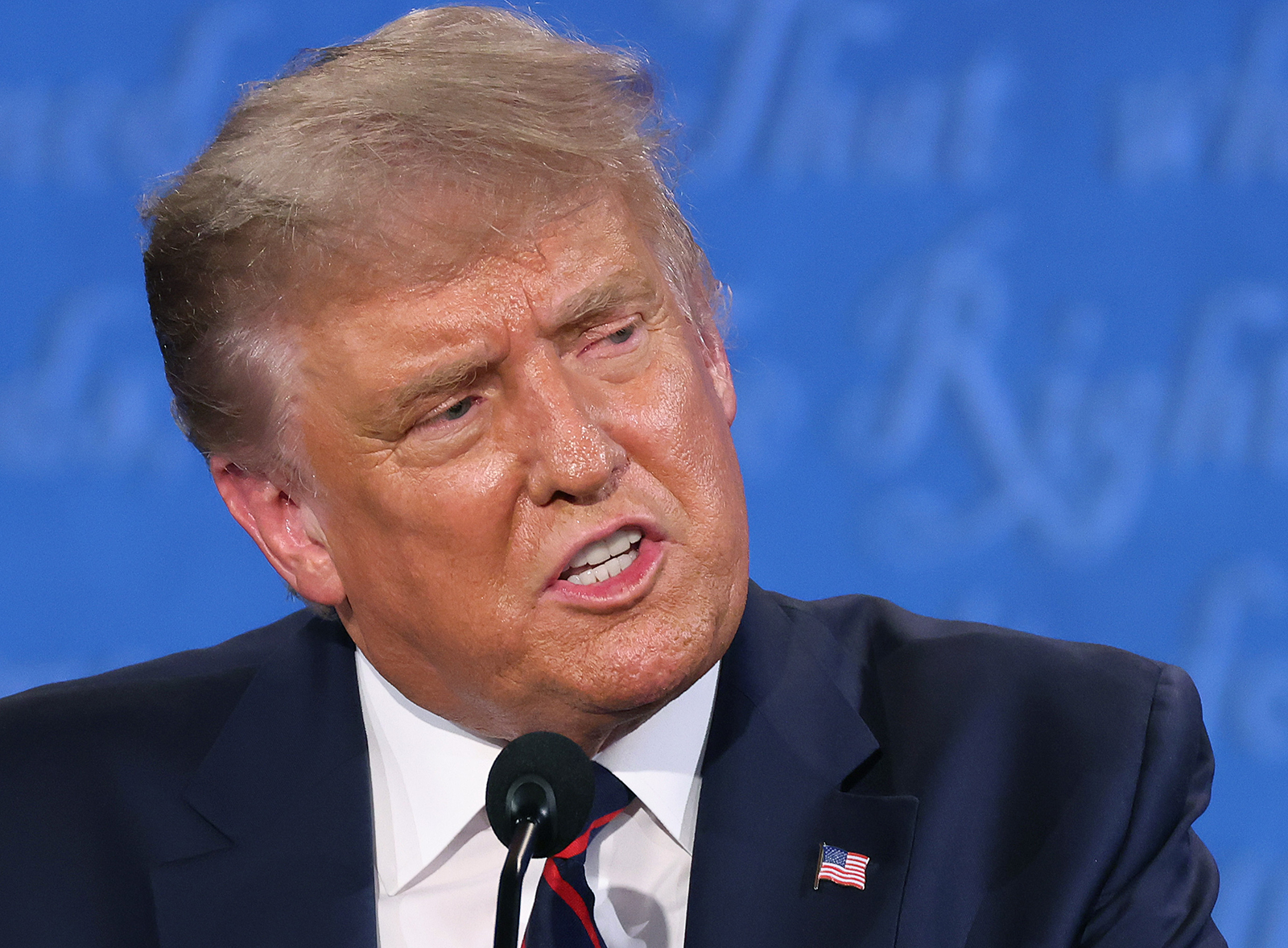 No masks at church service Trump attended 1