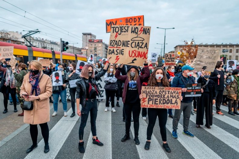 Abortion-Rights and Anti-Abortion Protesters Clash in Poland
Following Strict New Laws 1