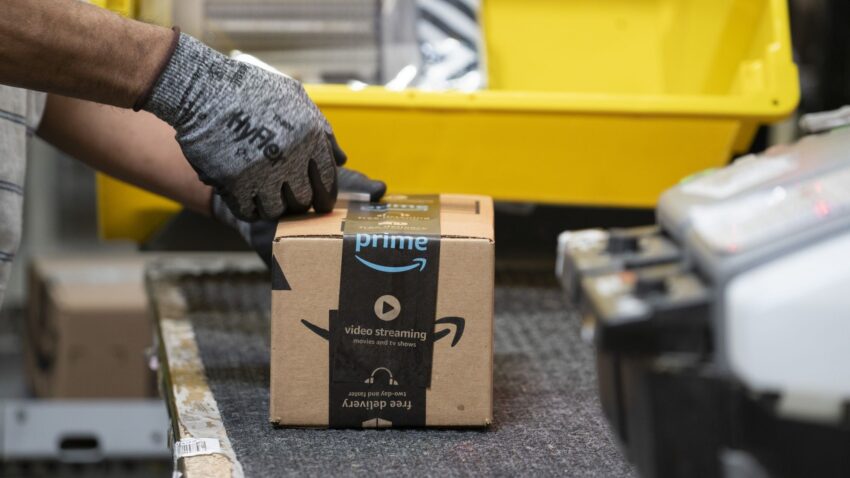 Amazon: Nearly 20,000 workers tested positive for
COVID-19 1