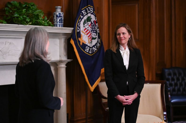 Amy Coney Barrett Had COVID-19 This Summer—What Are Her
Reinfection Risks? 1