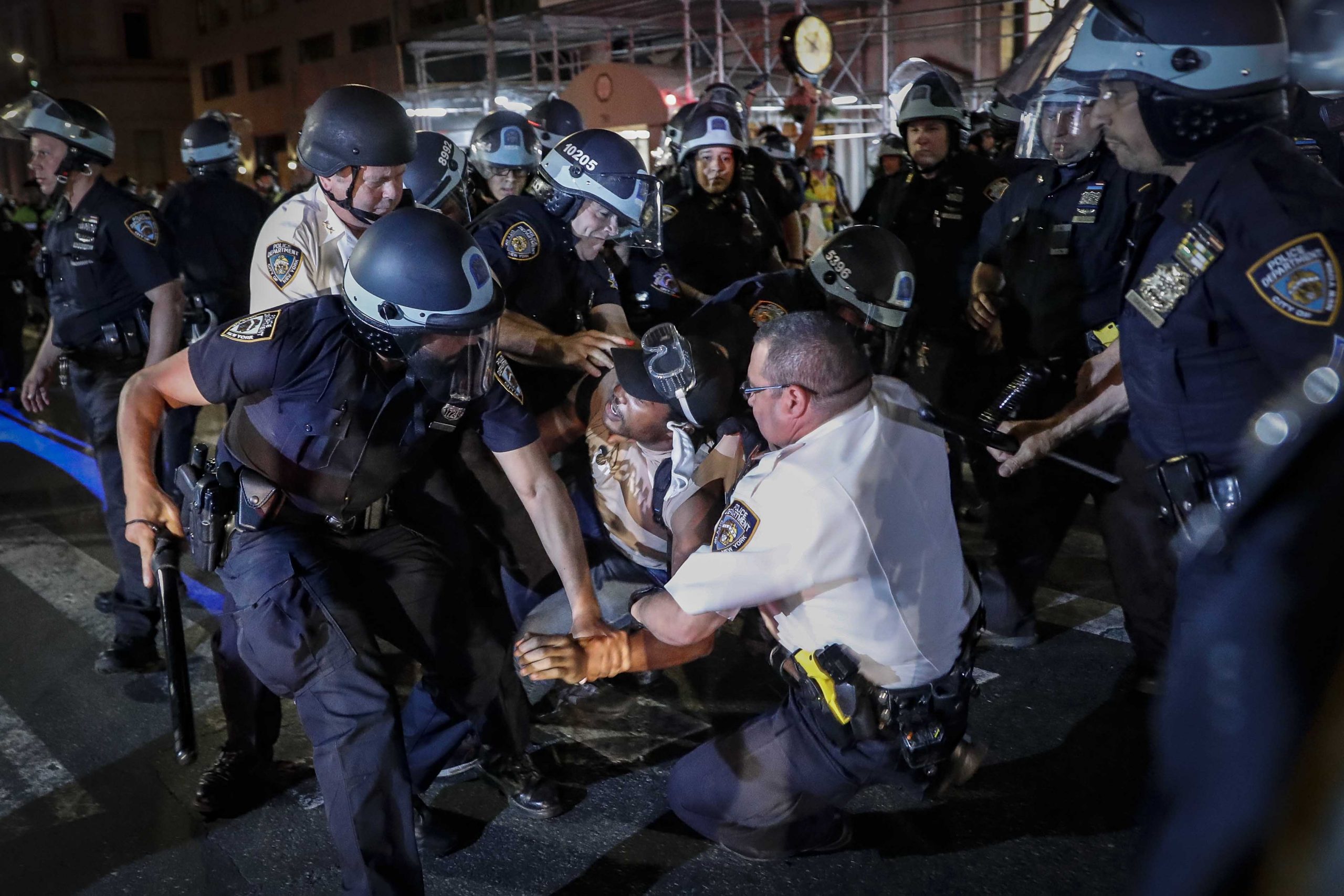Civil rights groups sue de Blasio, NYPD over protest
response 1