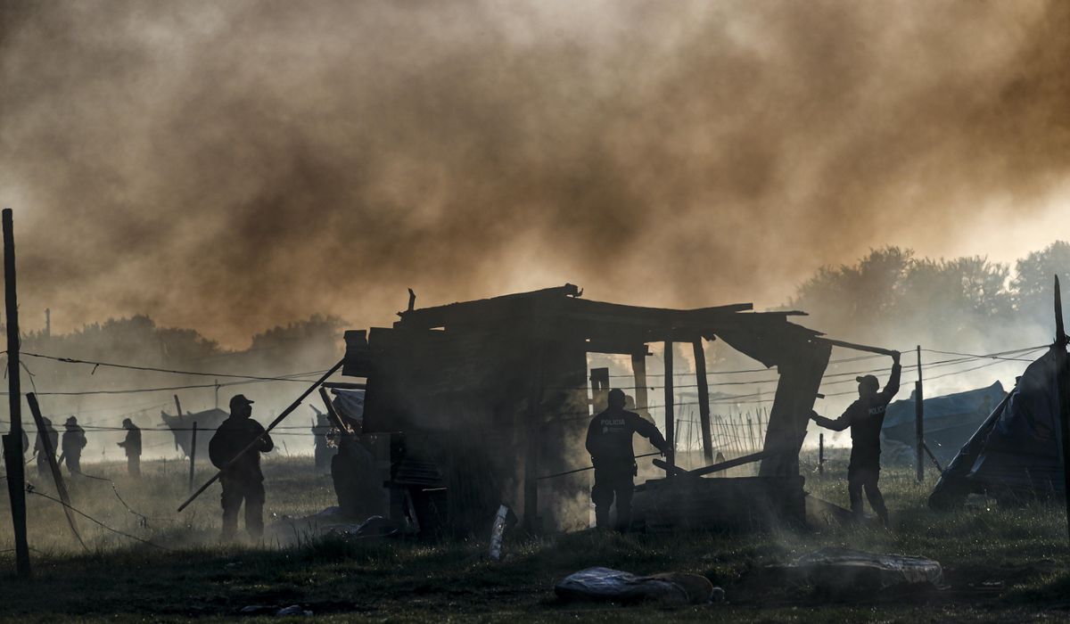 Argentine police evict protesters occupying contested
land 1