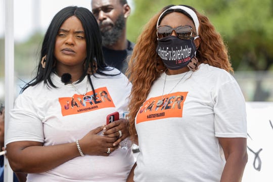 Family of Black man killed in Texas police chase sues with
help of lawyer in George Floyd case 1