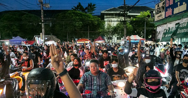 Thailand Shuts Down News Agencies amid Protest
'Emergency' 1