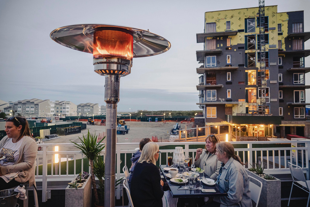 New Queens beachfront French eatery opens during pandemic:
‘Everything is upside down’ 1