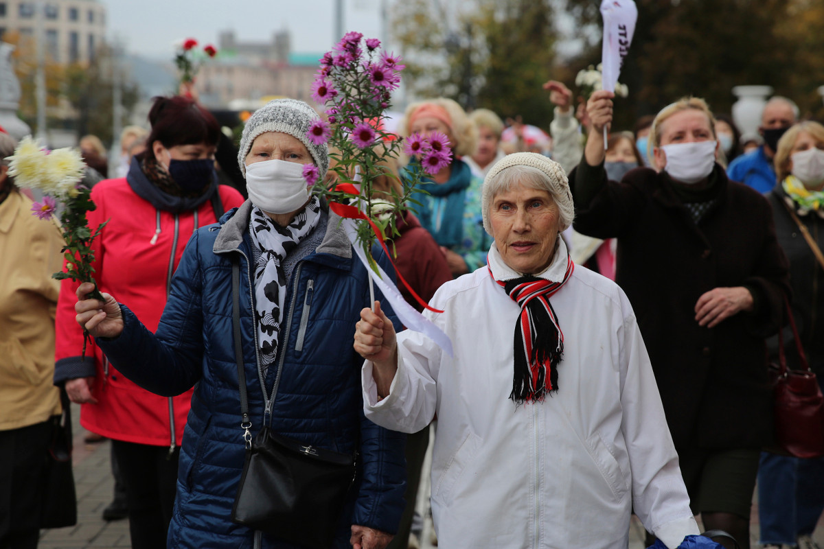 Belarus ramps up crackdown on protests, detains over
700 1
