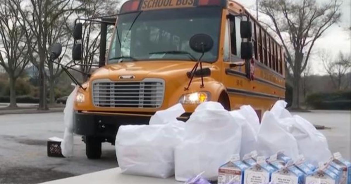 As many schools begin the year online, officials struggle
with how to feed students 1