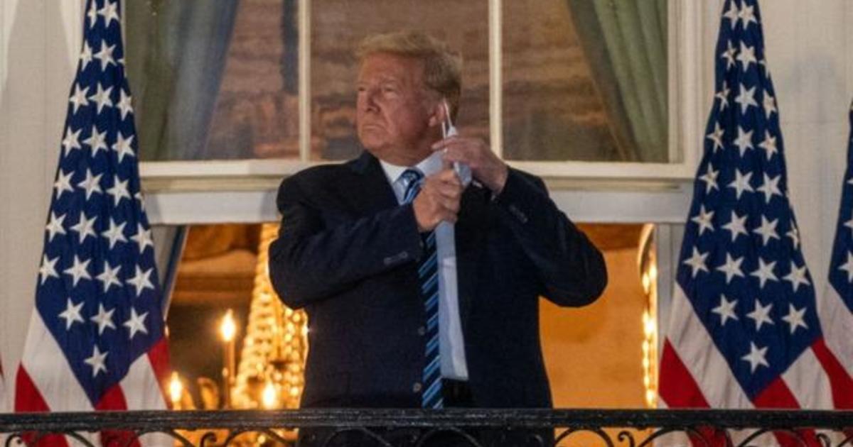 Trump returns to Oval Office after backing out of
coronavirus aid talks 1