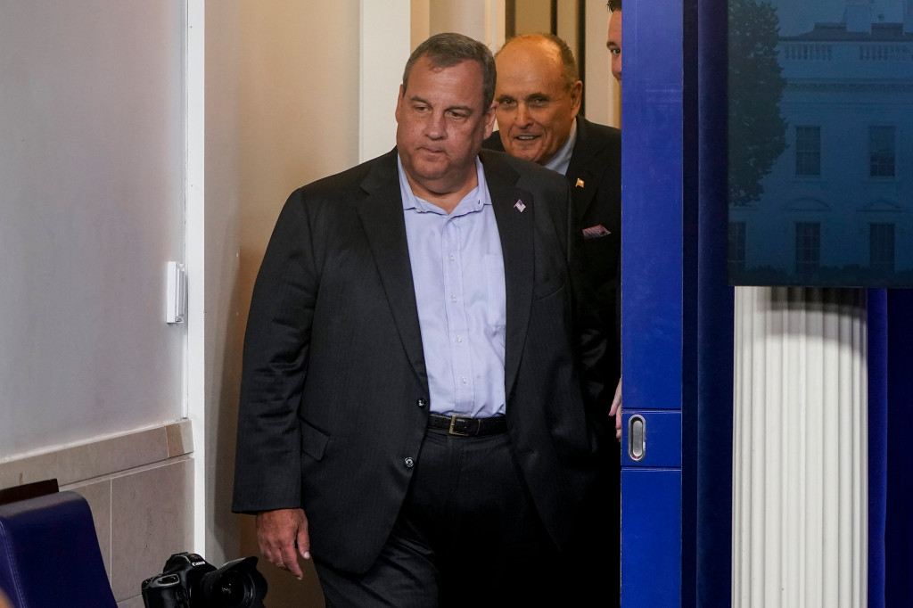Chris Christie on GMA: I got COVID-19 because ‘I let my
guard down’ 1