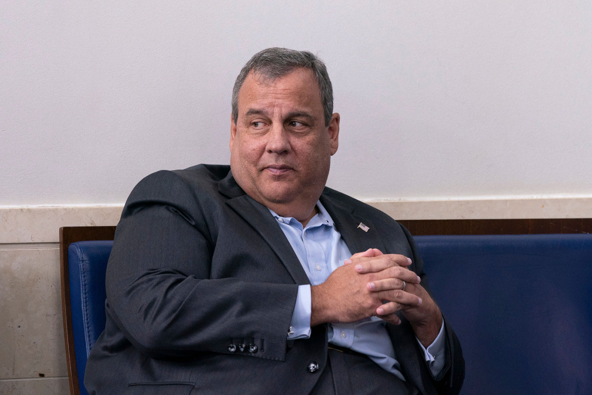 Former New Jersey Gov. Chris Christie tests positive for
COVID-19 1