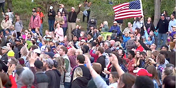 'Massive crisis right now': Hundreds of Christians gather,
many without masks 1