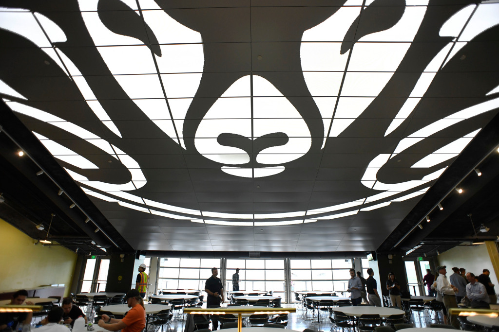 Colorado State University stops classes, shuts offices
because of snow 1