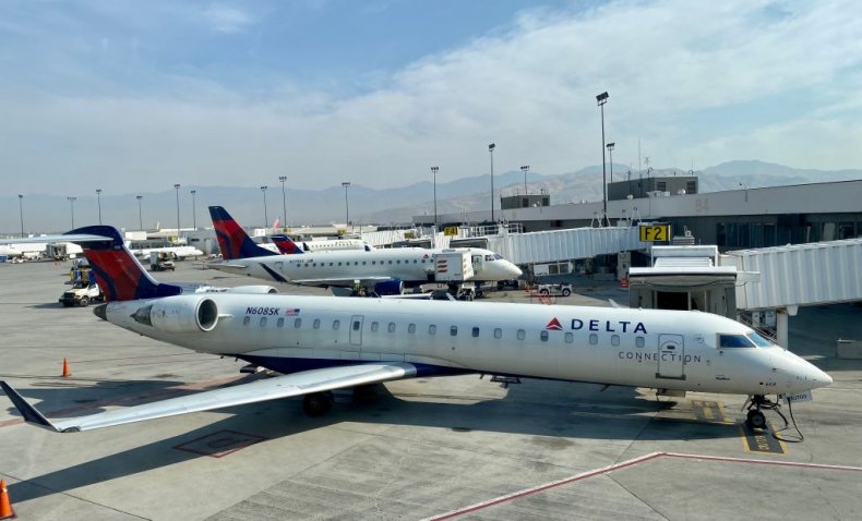 Delta Passenger Punches Flight Attendant, Is Kicked Off
Plane for Refusing to Wear a Mask 1