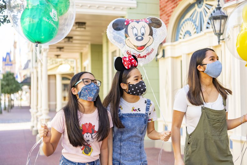 This Catchy 'Beauty and the Beast' Parody Encourages
Everyone to Wear A Mask 1