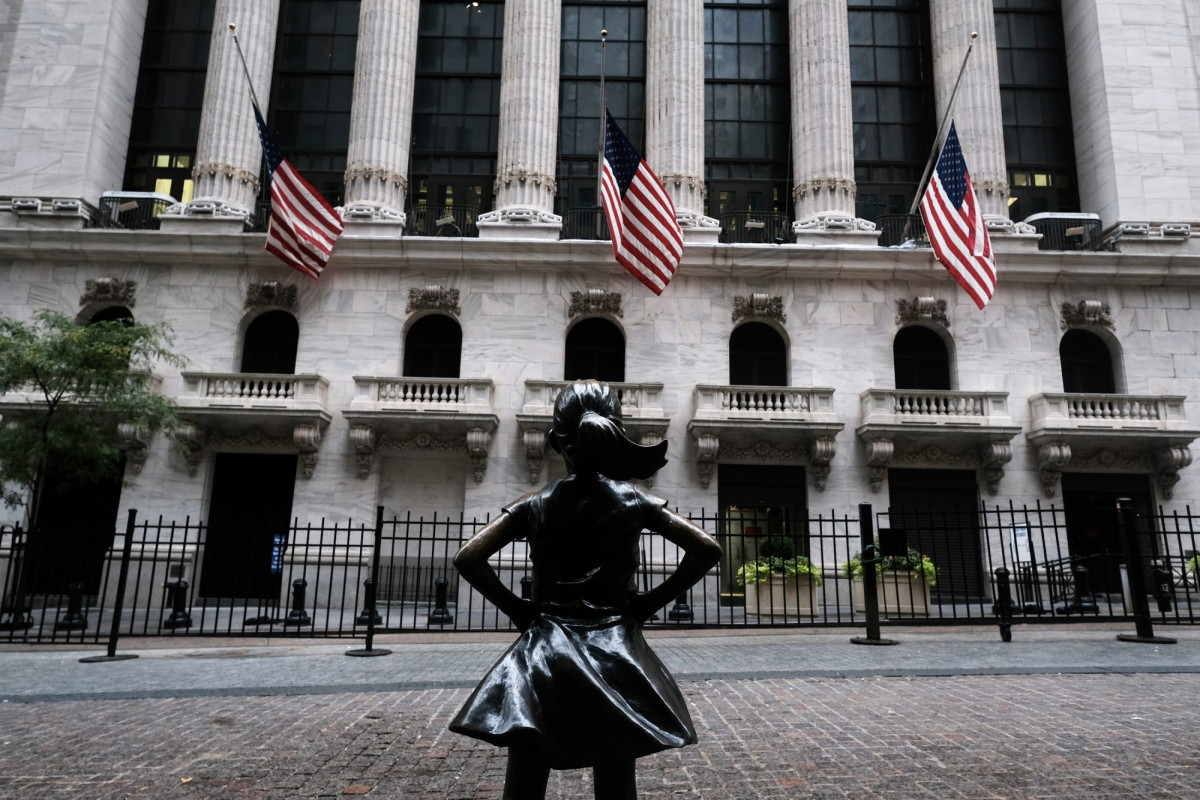 Stocks climb as strong economic data follows COVID-19
selloff 1