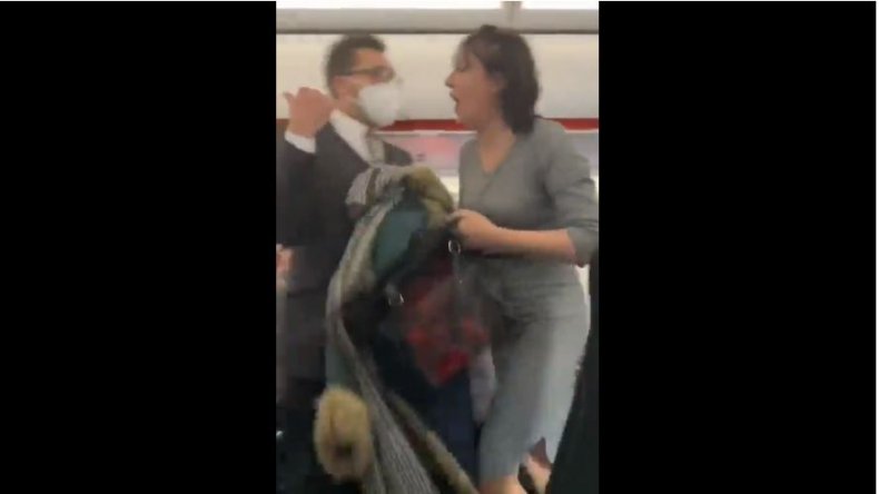 Maskless Woman on Plane Deliberately Coughs on Passengers:
'Everybody Dies' 1
