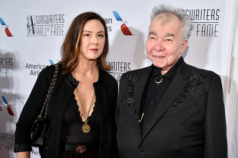 Country-Folk Music Star's Widow Blames 'Idiot' Trump for
Husband's Death From Coronavirus 1