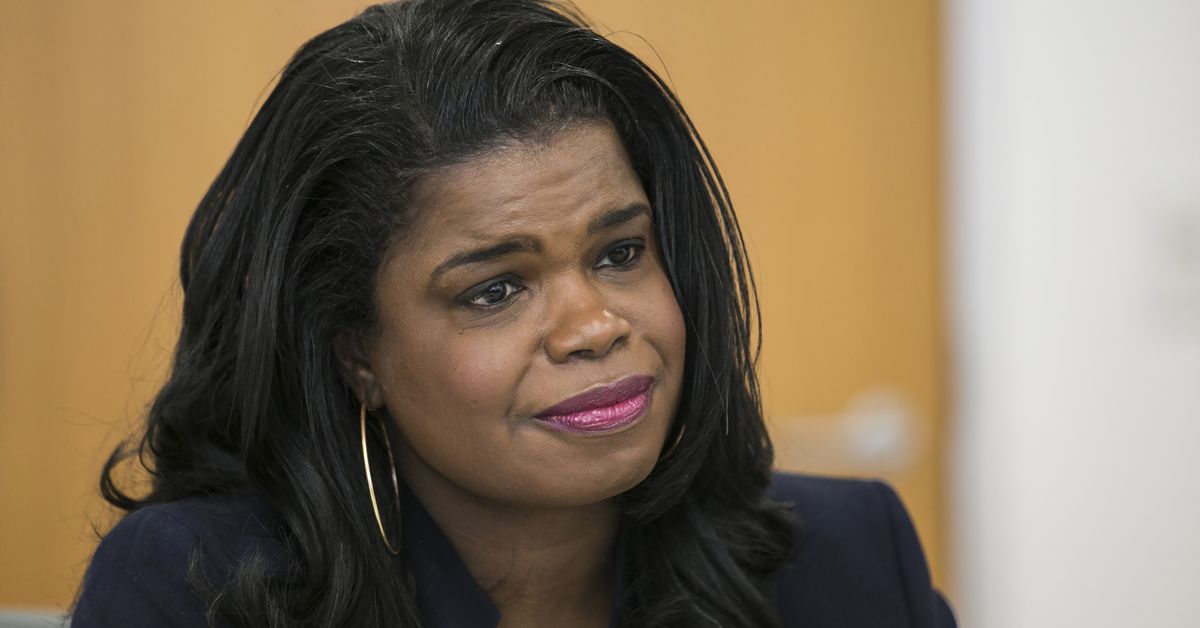Foxx quietly starts expunging 1,200 pot convictions after
COVID-19 delays 1