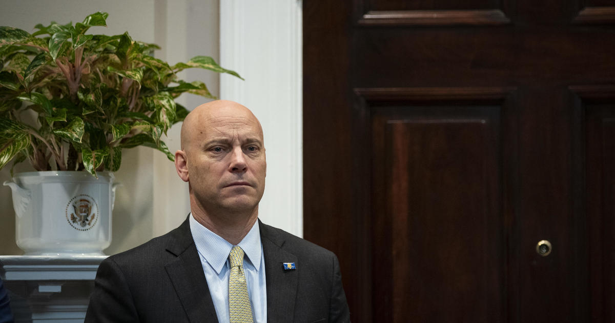 Pence's chief of staff tests positive for COVID-19 1