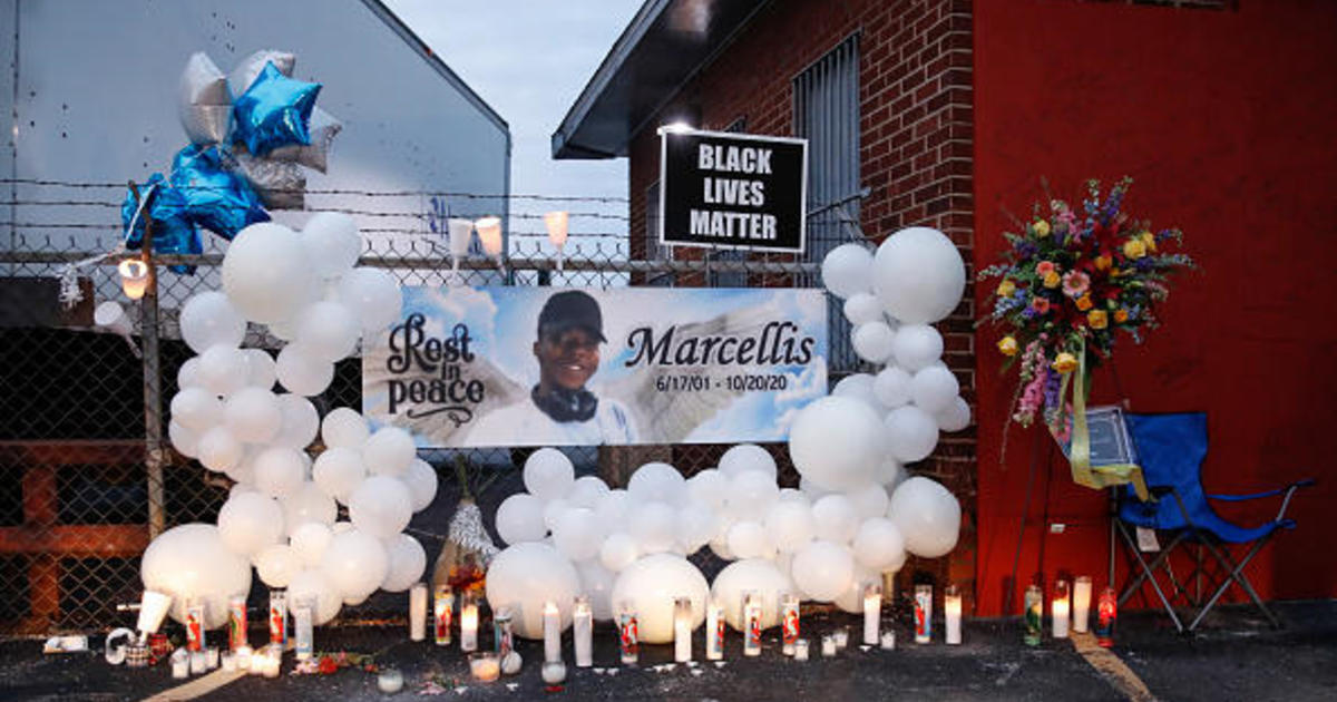 Officers didn't have body cameras on during fatal shooting,
attorneys say 1