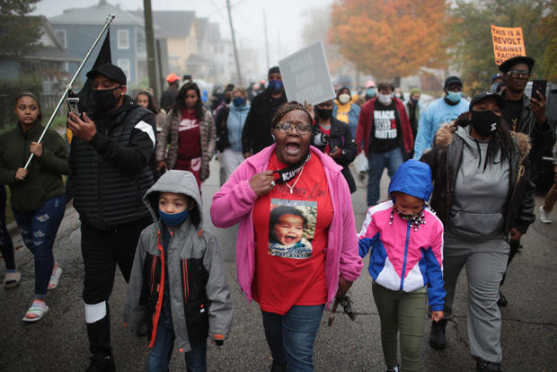 Police officer fired after fatally shooting Black teen in
Illinois 1