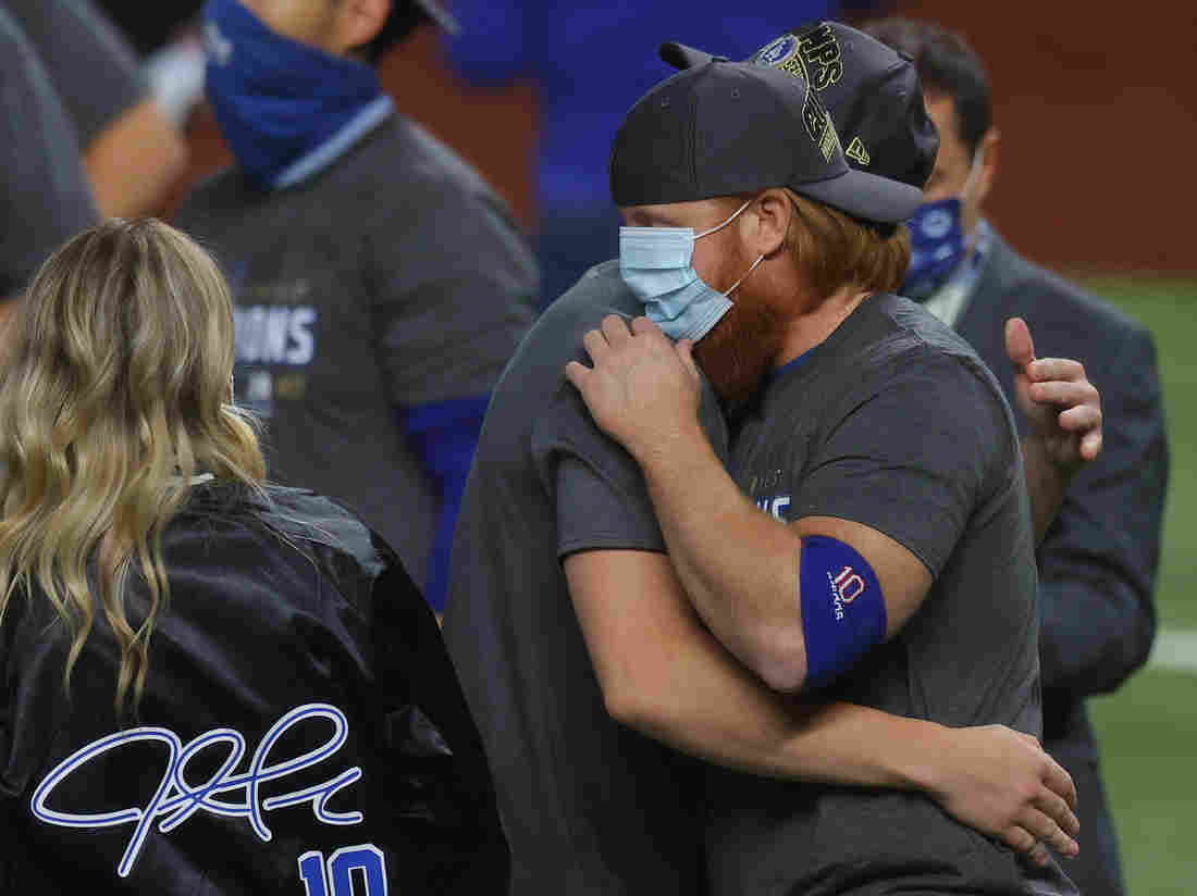 Dodgers 3rd Baseman Tests Positive For COVID-19 — Then
Celebrates With Teammates 1