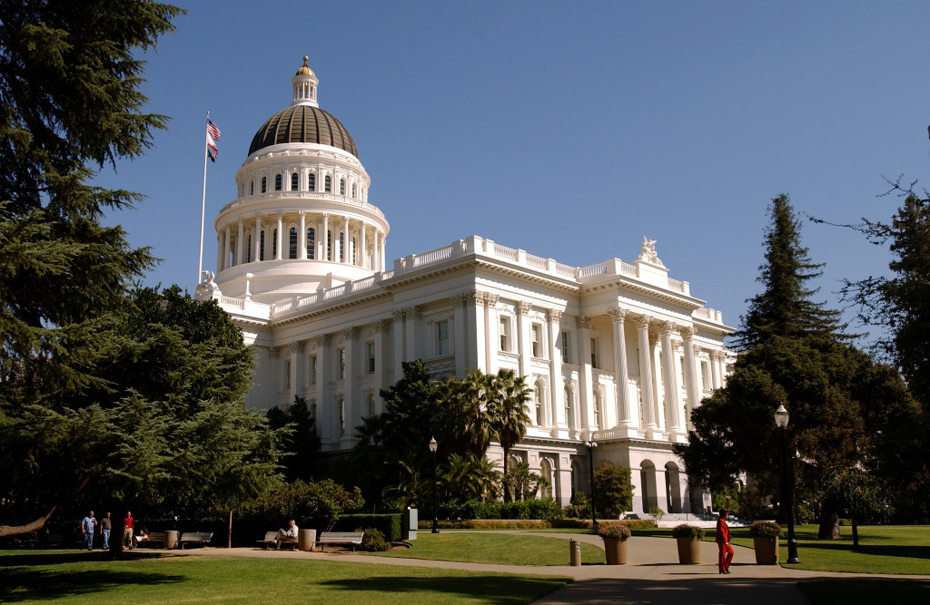 Walters: Officeholders misusing taxpayers money for
campaigns 1