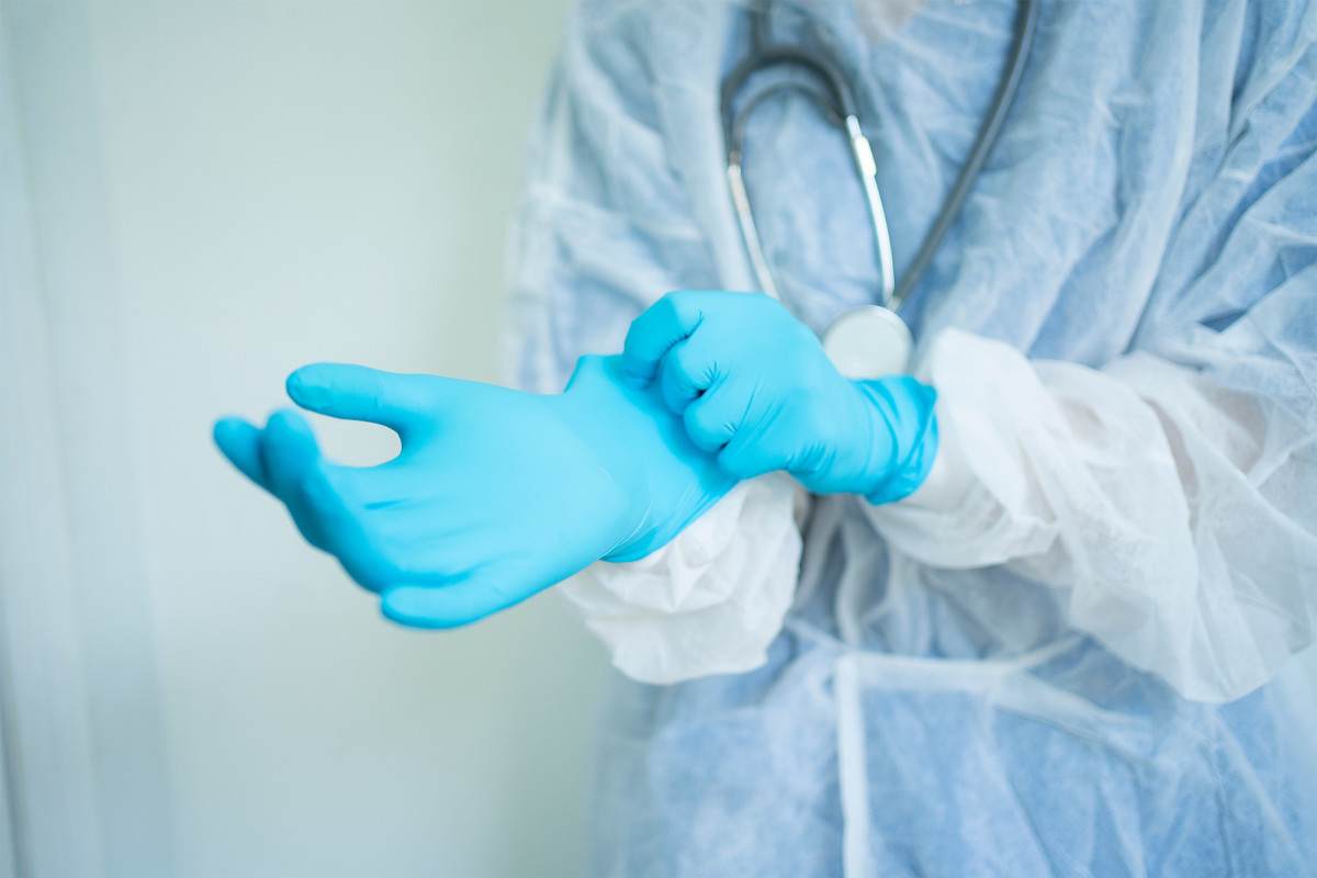 Florida nurse claims doctor intentionally infected her with
COVID-19 1