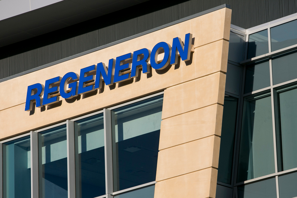 As Trump hails Regeneron’s COVID-19 treatment, his
administration tries to block the science it used 1