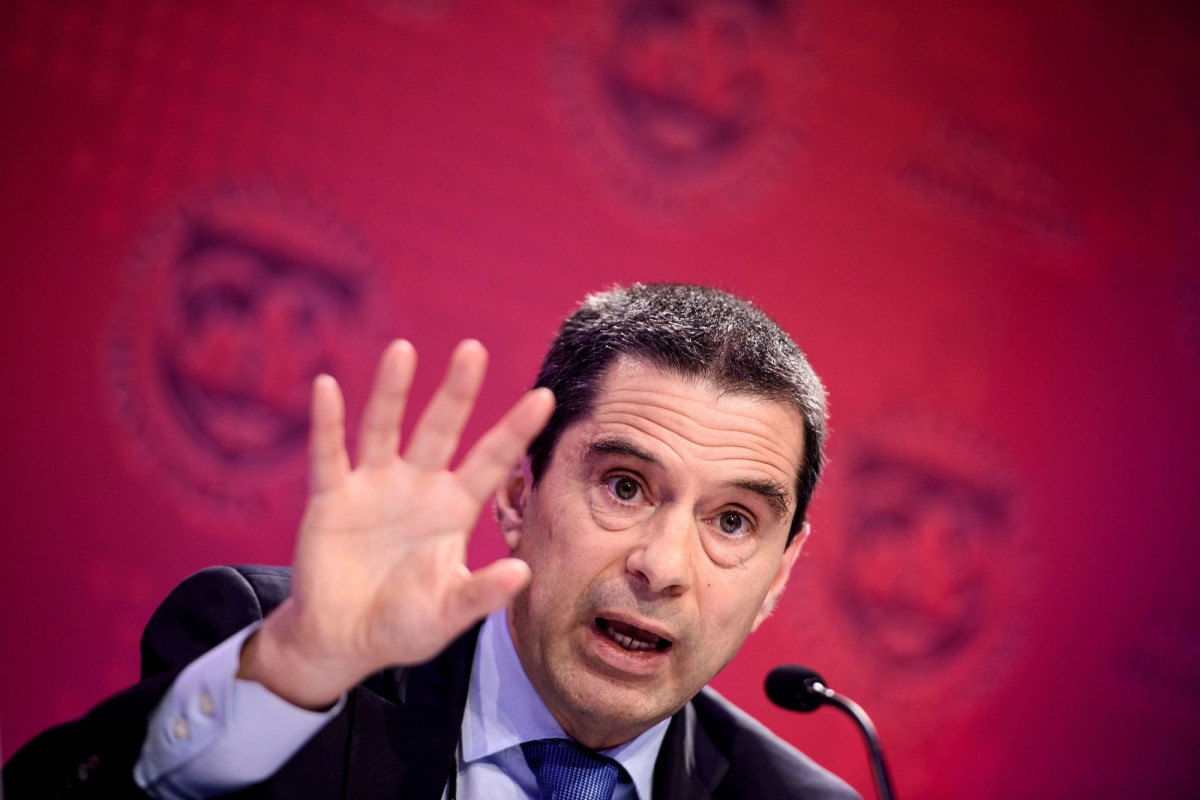 IMF sees worldwide debt soaring to 100 percent of GDP due to
COVID-19 1