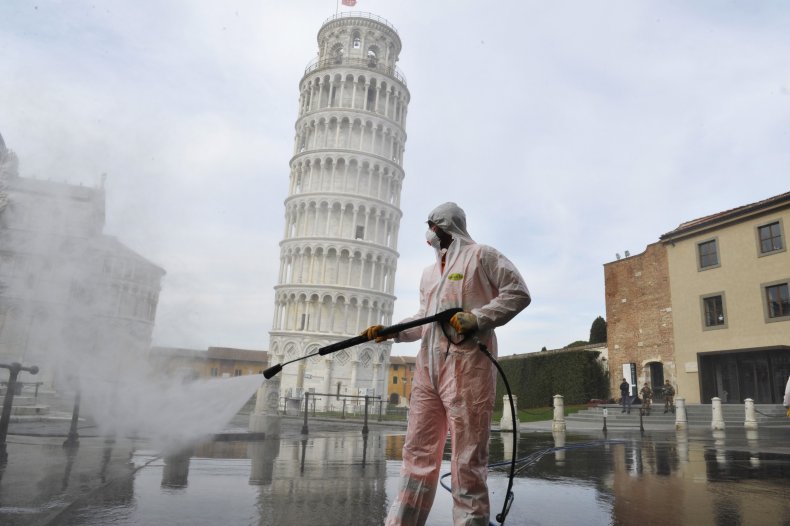 Italy Imposes Curfew and Shutters High Schools After Weeks
of Spiking Cases 1