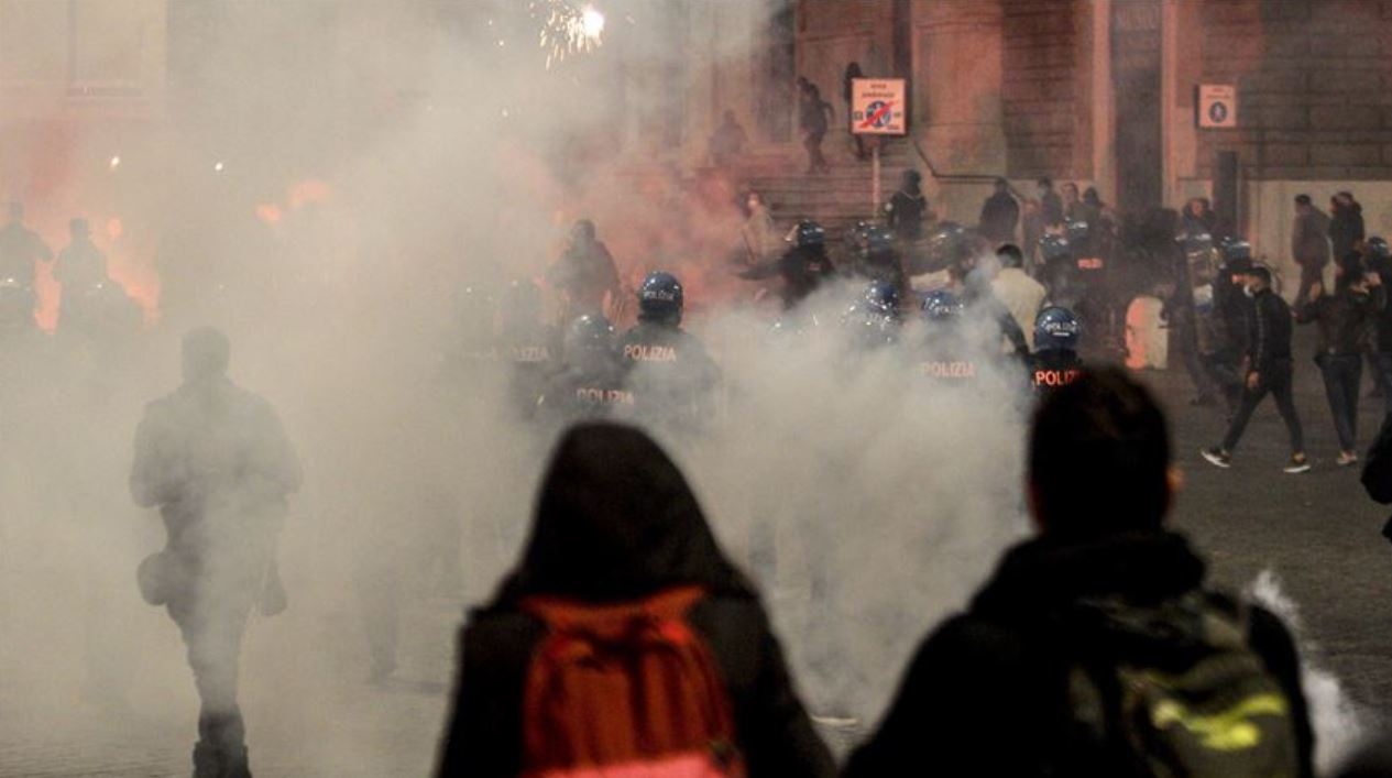 Italians Rise Up Against “Health Dictatorship” As Country
Moves Toward New Lockdown 1