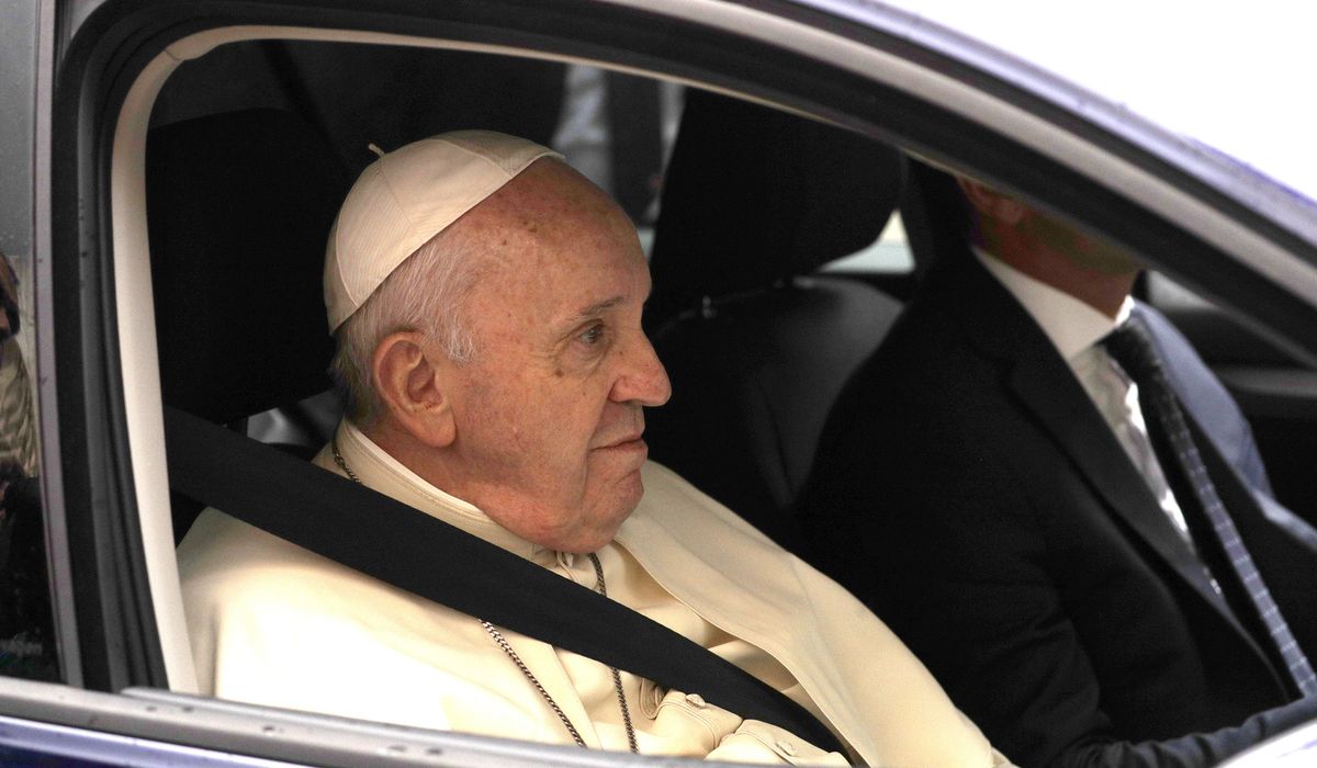 Pope in 1st post-lockdown outing goes to Assisi to sign
text 1