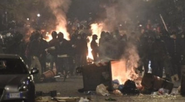 Italians Rise Up Against "Health Dictatorship" As Country
Moves Toward New Lockdown 1