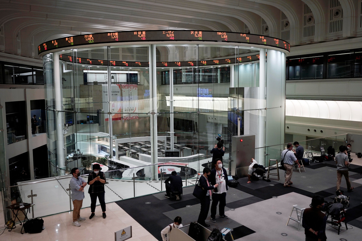 Stock futures, oil prices sink after Trump tests positive
for coronavirus 1
